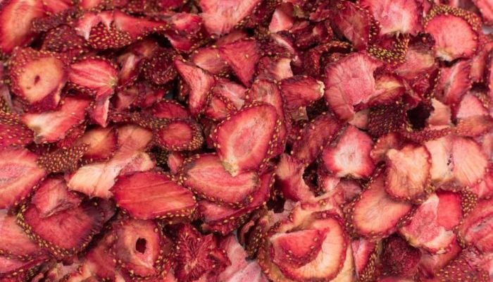 طرز تهیه توت فرنگی خشک