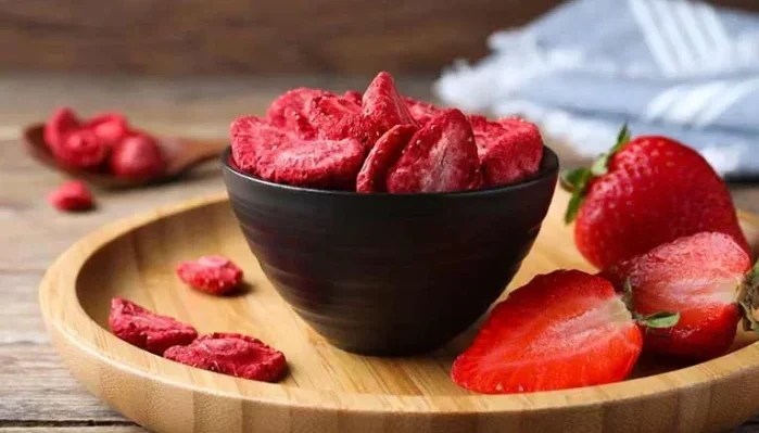 طرز تهیه توت فرنگی خشک