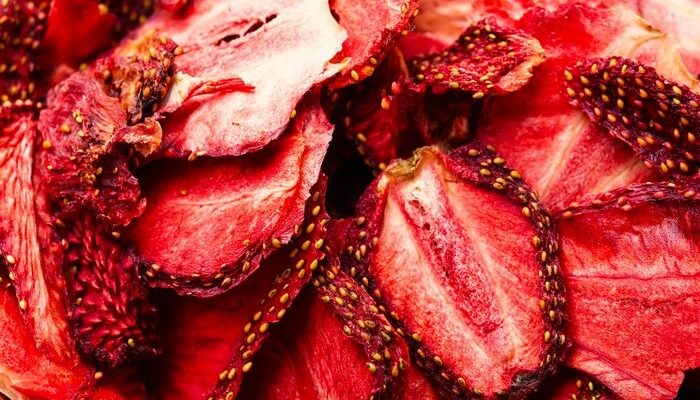 طرز تهیه توت فرنگی خشک