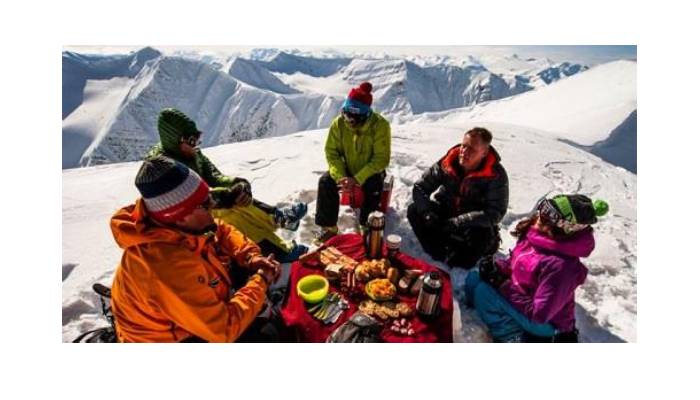 بهترین میوه خشک برای کوهنوردی